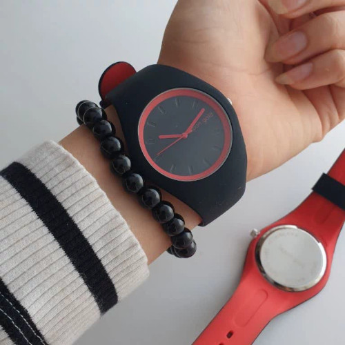 ساعت بندسیلیکونی زنانه آیسice ژاپن گلد دخترانه ارسال رایگان Japon Goldمشکی قرمز کادوتولد خاص و شیک باکیفیت جاپن گلد